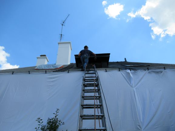 Application d'une peinture de toiture à Rennes